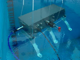 Unterwasser-Docking station beim Test im MARUM swimming pool