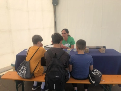 Alice talking to school kids