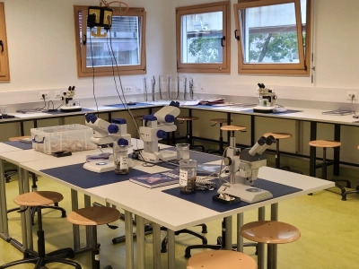 Abbildung zeigt Schullabor