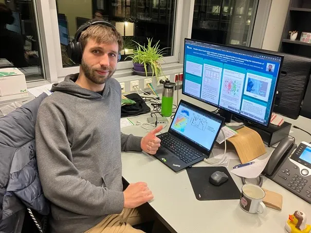 Lennart sits in front of his iPoster in his office at the MARUM while participating online in the AGU24