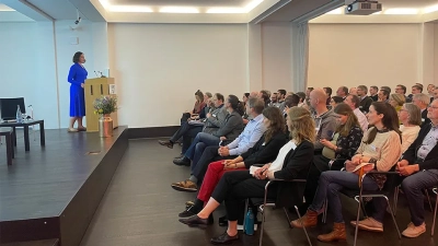 Senatorin Moosdorf bei ihrem Grußwort zu Beginn der Veranstaltung. Foto: MARUM – Zentrum für Marine Umweltwissenschaften, Universität Bremen; J. Nitsch