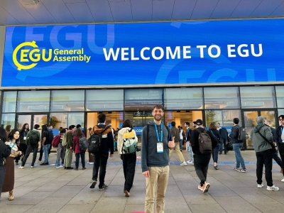 Lennart Stock infront of the entrance to the EGU