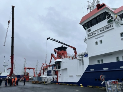 Das Forschungsschiff Maria S. Merian im Hafen von Reykjavík