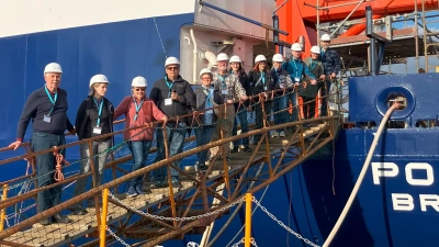 Willkommen an Bord: Die Fellows des Hanse-Wissenschaftskollegs Delmenhorst besuchten den Forschungseisbrecher POLARSTERN im Trockendock. Foto: MARUM – Zentrum für Marine Umweltwissenschaften, Universität Bremen, G. Bohrmann