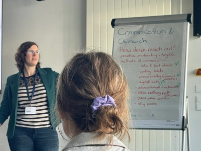Viktoria Wichert (Hereon) discusses different communication and transfer formats with the participants. Photo: MARUM – Center for Marine Environmental Sciences, University of Bremen