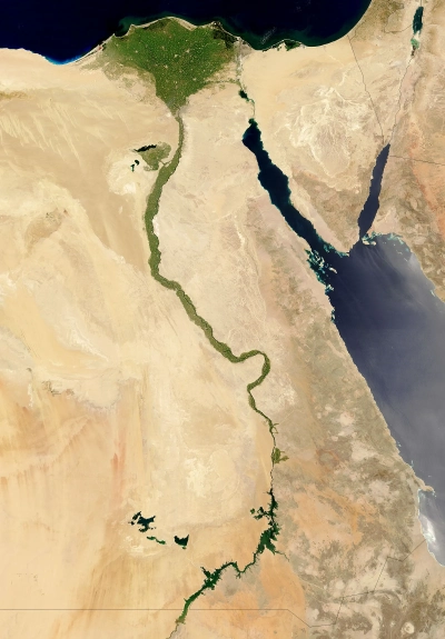 Abbildung zeigt Das grüne Band des Nils und sein Delta im östlichen Mittelmeer. Foto: Jacques Descloitres, MODIS Rapid Response Team, NASA/GSFC, https://visibleearth.nasa.gov/image-use-policy