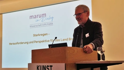 Staatsrat Dr. Ralph Baumheier hält das Grußwort bei "MARUM im Dialog"