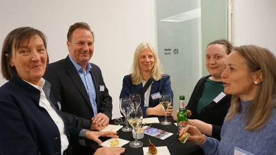 Austausch beim Get-together.