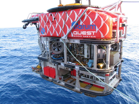 Aussetzen des ROV QUEST