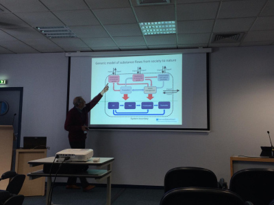 Anders Grimvall (Swedish Institute for the Marine Environment) presenting a model of substance flows from society to nature